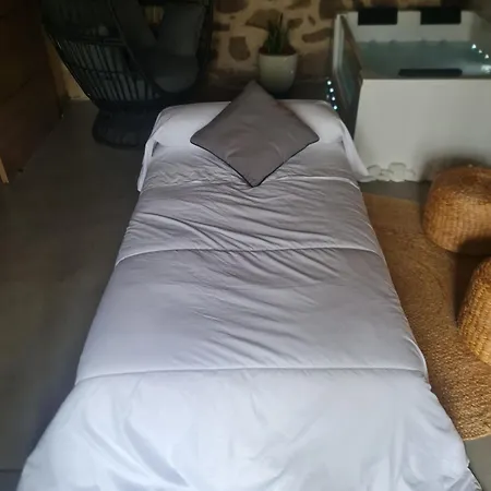 Semesterbostad Oira House Jacuzzi Casa En