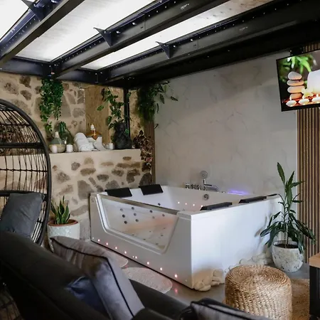 Oira House Jacuzzi Casa En 펜션 *